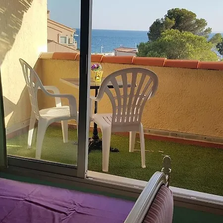 Duplex With Beautiful Sea View شقة *